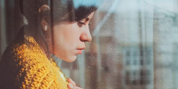 Bắt quả tang chồng lên giường với gái, tôi còn bị anh đánh gãy tay Bat qua tang chong len giuong voi gai, toi con bi anh danh gay tay