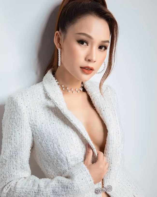 Trong showbiz Việt, cô luôn nằm trong top sao mặc đẹp nhất.