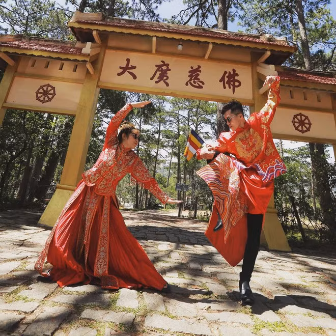 Chuyen tinh thay tro 5 nam yeu bi mat, sap ve chung mot nha-Hinh-3