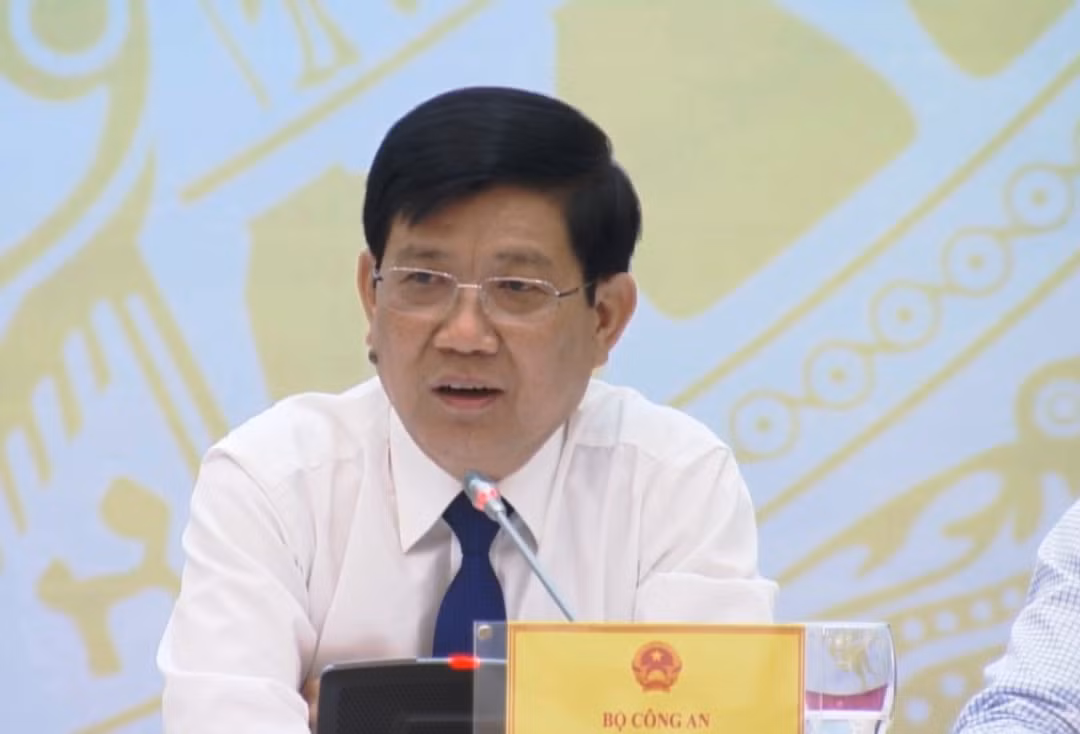Thu truong Bo Cong an noi gi vu “bao ke” cho Long Bien?