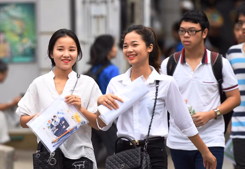 Hang nghin sinh vien bi “roi rung” moi nam: Cong suc, tien bac do song do bien