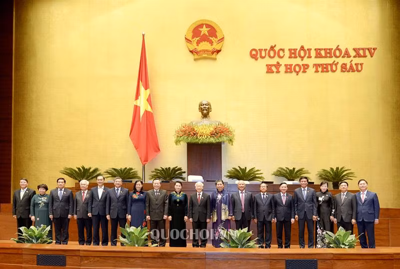 Chủ tịch nước Nguyễn Phú Trọng chụp ảnh lưu niệm với Ủy ban Thường vụ Quốc hội. Ảnh Quochoi.vn