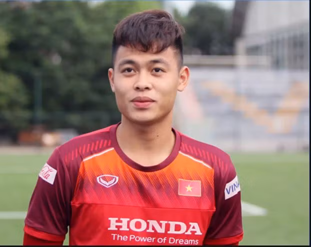 Trong bối cảnh Tấn Sinh chấn thương, Đức Chiến là cái tên có khả năng được chọn để đá chám vào vị trí của cầu thủ QNK Quảng Nam để lại.