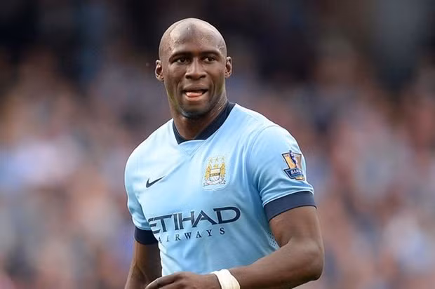 Xem trận thua 1-4 của Man City trước Liverpool vòng 13 Premier League 2015/2016 NHM không thấy Eliaquim Mangala của Man City thực hiện được vai trò chốt chặn phòng ngự của mình. Chính cầu thủ người Pháp này là người đá phản lưới nhà khiến Man City gặp bất lợi trước Liverpool.