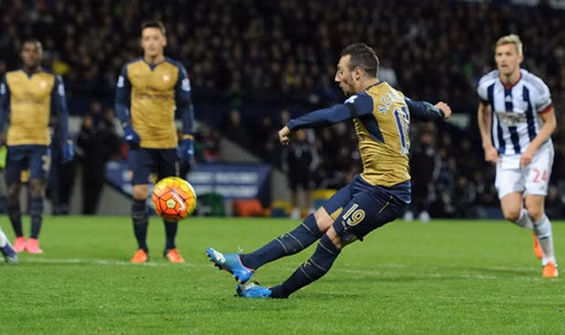 Đá trượt 11m và gần như mất hút ở mặt trận hỗ trợ tấn công của Arsenal trong trận thua của đội bóng thành London trước West Brom khiến Santi Carzola không tránh khỏi việc phải góp mặt trong đội hình tệ nhất vòng 13 Premier League 2015/2016.