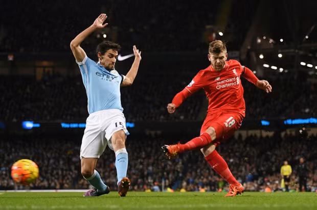 Một cầu thủ khác của Man City phải góp mặt trong đội hình tồi tệ nhất vòng 13 giải Ngoại hạng Anh 2015/2016 đó là Jesus Navas. Chính sự mất hút của Navas bên hành lang cánh của Man City đã tạo cơ hội cho những cầu thủ Liverpool thoải mái tung hoành.