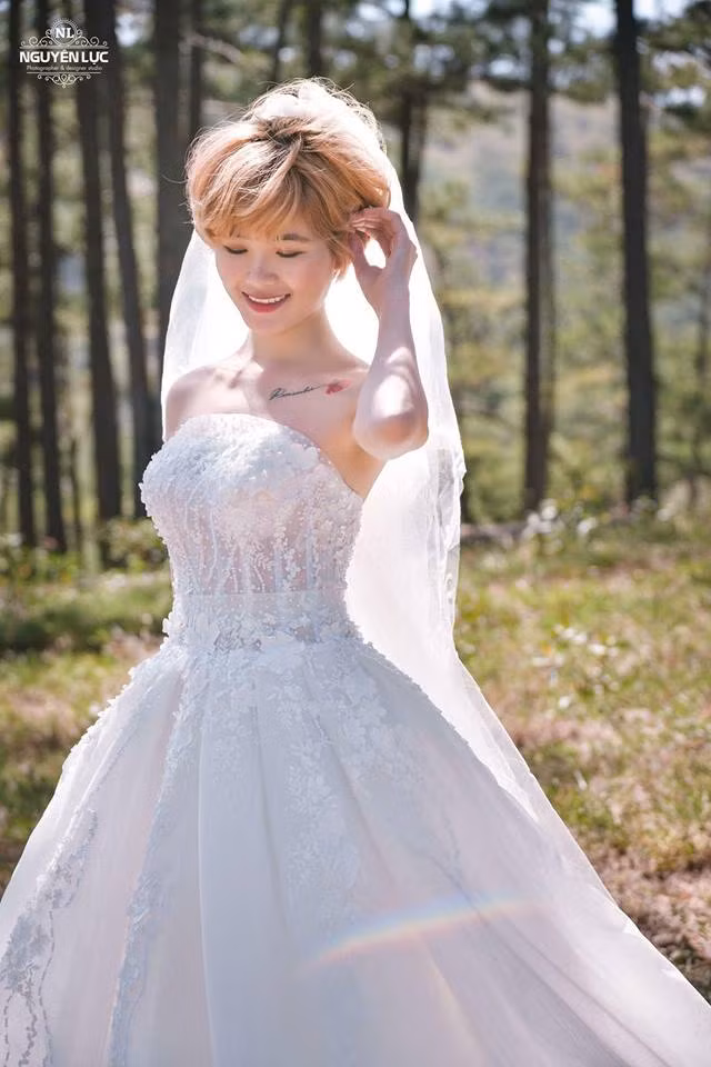 Trước đó, Yến Nhi từng tham gia chương trình "Giọng ải giọng ai" và luôn mơ ước có thể trở thành ca sĩ trong tương lai.