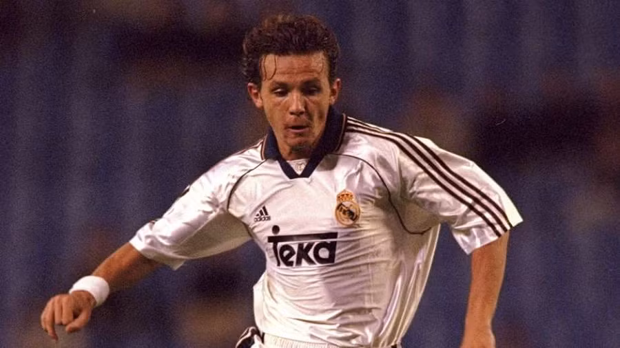Elvir Baljic là cựu tiền đạo người Bosnia đã làm nên tên tuổi khi còn chơi cho CLB Bursaspor ở giải Turkish League. Chứng kiến tài năng của Elvir Baljic, Real Madrid đã đưa cầu thủ này về với giá là 26 triệu Euro. Nhưng sau 3 năm ở Real Madrid, Elvir Baljic chỉ được ra sân đúng 11 lần và hầu hết thời gian cầu thủ này tại sân Bernabeu là để điều trị chấn thương.