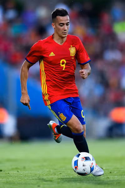 Dù nhỏ con nhưng sự tinh quái của Lucas Vazquez cũng sẽ khiến Ronaldo khó chịu trong những pha dạt biên của mình khi nội bộ "Nhà trắng" đối đầu với nhau.