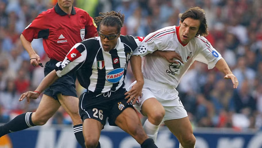 Derby Italy giữa Juventus và AC Milan chưa bao giờ thôi nóng bỏng kể cả trong nước lẫn đấu trường châu Âu. Tại mùa giải 2002/2003, hai CLB giàu truyền thống nhất đất nước hình chiếc ủng này gặp nhau tại trận chung kết.