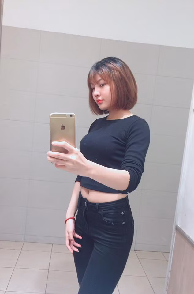 Để có được thân hình này, Bảo Ngọc nói rằng ngoài giờ học, cũng như đi diễn, nữ sinh 9X này thường xuyên đến phòng tập để tập luyện tăng cường sức khỏe. Dù công việc và học hành khá mệt mỏi nhưng Ngọc vẫn cố gắng dành ít nhất 1 tiếng để đến với phòng gym.