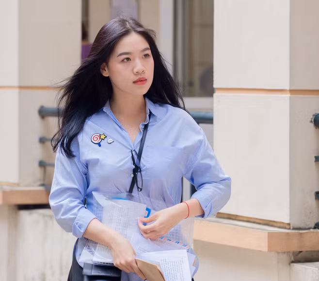 Khí chất của một hot girl tài năng thể hiện rõ trong bạn nữ sinh này.