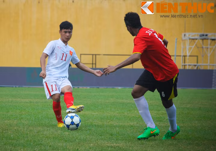 Hiệp hai của trận tranh giải ba bị hoãn hơn 30 phút, hai đội trở lại sân thi đấu trong điều kiện sân bãi hoàn toàn không tốt, những vũng nước lớn trên SVĐ Hàng Đẫy đã khiến cầu thủ hai bên thi đấu hết sức khó khăn.