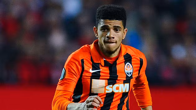 Chuyển nhượng cầu thủ từ The Sun, AS Roma điền tên cầu thủ chạy cánh người Brazil - Taison của Shakhtar Donetsk vào tầm ngắm nhằm thay thế Diego Perotti dự kiến nghỉ 2 tháng vì chấn thương.