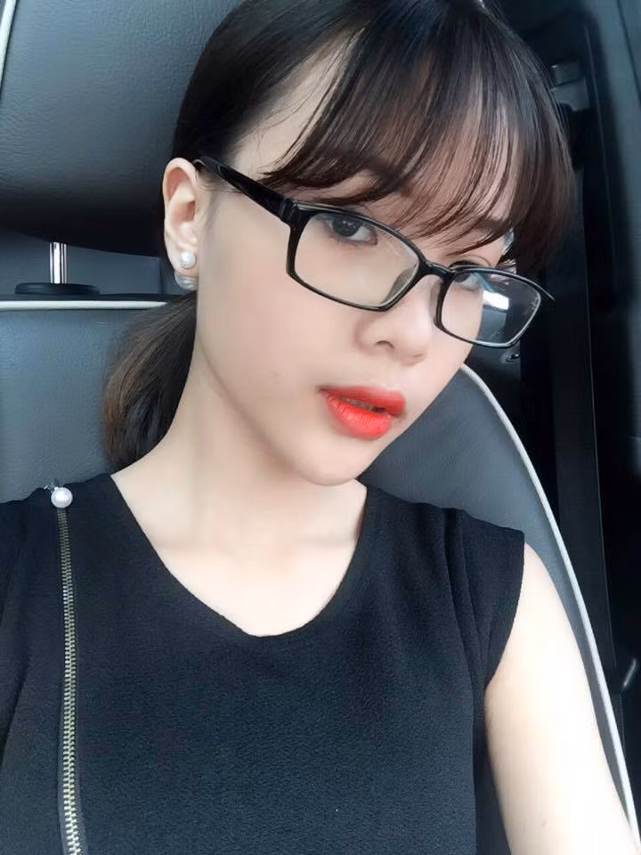 Lý do để Quỳnh Anh theo đuổi xăm nghệ thuật henna đầu tiên là bởi vì đam mê và sau đó là để dần dần "cai nghiện" Facebook. Chính Facebook đã khiến Quỳnh Anh mất quá nhiều thời gian nên cô bạn này đã quyết tâm "cai" để tìm một niềm vui khác và cô đã tìm thấy nghệ thuật xăm henna.