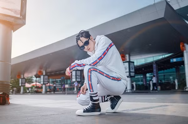 Loạt ảnh của Phạm Ngọc Anh trong bộ ảnh mới được đánh giá 9/10 vì phong cách thần thái và nhan sắc của cậu bạn này trong từng bộ ảnh.