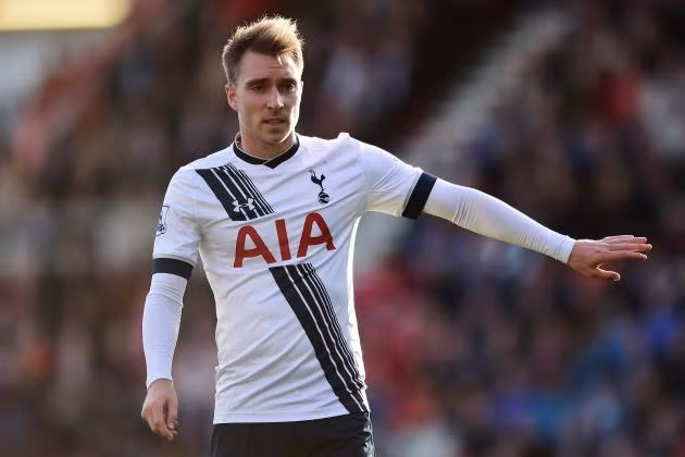 Trong thành công của Tottenham ở mùa giải 2015/2016, cái tên được chú ý nhất ngoài Harry Kane chắc chắn là Christian Eriksen. Nếu không có cầu thủ người Đan Mạch này, hàng công của "Gà Trống" sẽ chẳng thể liên tục nổ súng mang về vị trí Á quân giải Ngoại hạng Anh 2015/2016 cho đoàn quân thành London.