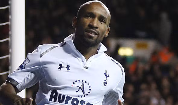 Ngày 22/11/2009 chứng kiến chiến thắng hủy diệt của Tottenham Hotspur trước đối thủ Wigan Athletic. Trong 9 bàn thắng mà Tottenham Hotspur có được, tiền đạo Jermain Defoe đóng góp tới 5 bàn thắng. Đáng chú ý, trong 5 pha lập công, 3 pha lập công được tiền đạo của đội tuyển Anh thiết lập với thời gian 7 phút.