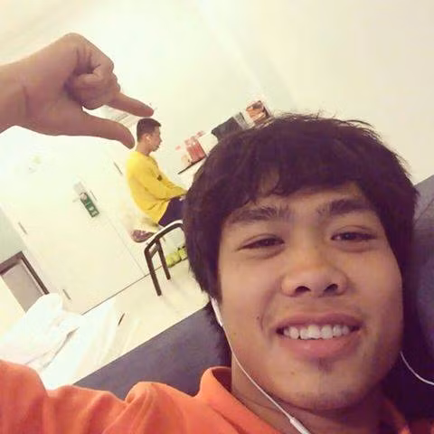 Công Phượng và trào lưu chụp ảnh thu nhỏ.