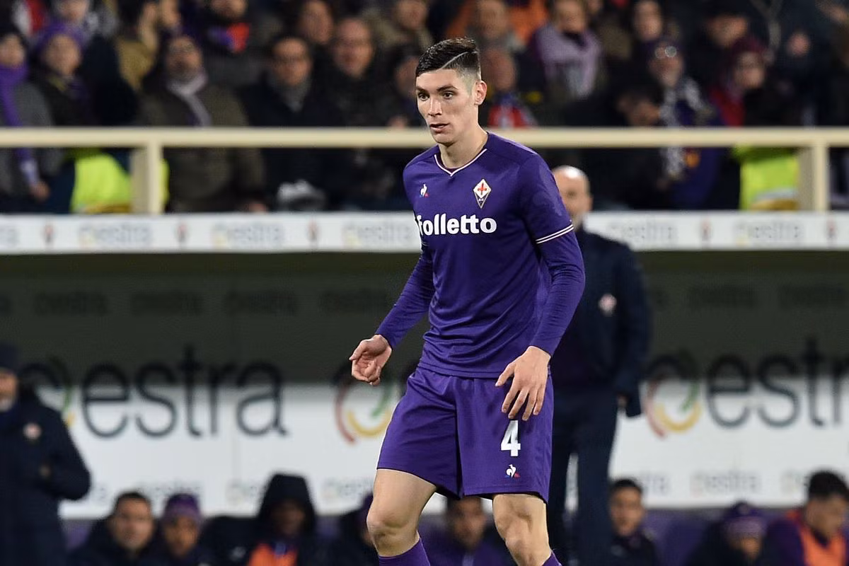 Theo Sky Sports, MU rất nghiêm túc theo đuổi Milenkovic vì HLV Jose Mourinho đặc biệt kết trung vệ 21 tuổi này.