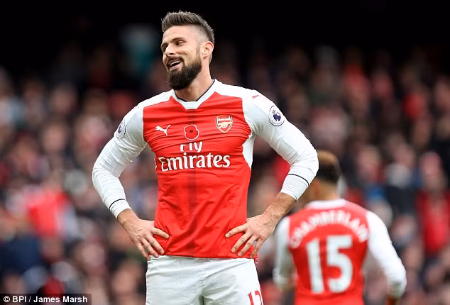 Không chỉ vậy, trong màu áo của ĐT Pháp tham gia Euro 2016, chính Giroud là tiền đạo mang đến cho "The Blue" những bàn thắng góp công vào chiếc HCB của đội chủ nhà. Ảnh: BPI.