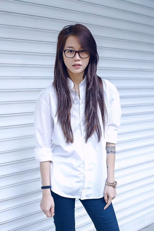 Dường như sau khi dự thi The Face, hot vlogger sinh năm 1986 này có những sự thay đổi mạnh mẽ trong phong cách và guu thời trang ăn mặc của mình mỗi khi xuất hiện trước công chúng.