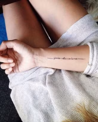 Joie De Vivre (Niềm vui cuộc sống). Ảnh trong bài: Hand Tattoo.