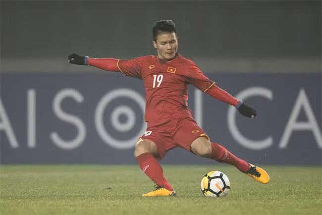 Quang Hải gần như là con bài không thể thay thế của HLV Park Hang-seo. Cầu thủ này thi đấu toàn bộ thời gian của đội tuyển Việt Nam tại AFF Cup năm nay.