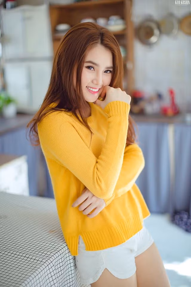 Bộ ảnh chào đón bình minh của Phương Nhi được nhiếp ảnh gia tài năng Lê Nguyễn (Kyo Ku Shin) thực hiện.