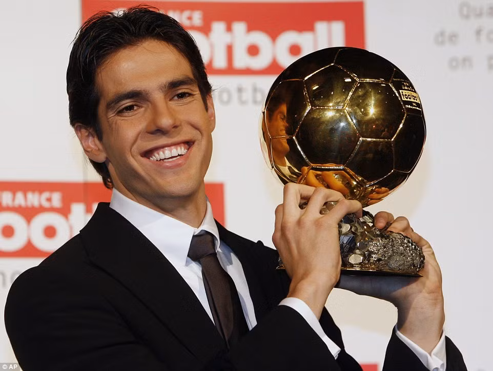 Trong hàng ngũ những cầu thủ từng giành Quả bóng vàng thế giới thi đấu cho Real Madrid còn có cái tên Kaka. Cầu thủ người Brazil gia nhập Bernabeu với số tiền kỉ lục nhưng đáng tiếc cầu thủ này lại không đóng góp được gì nhiều cho đội bóng thành Madrid. Ảnh: AP.