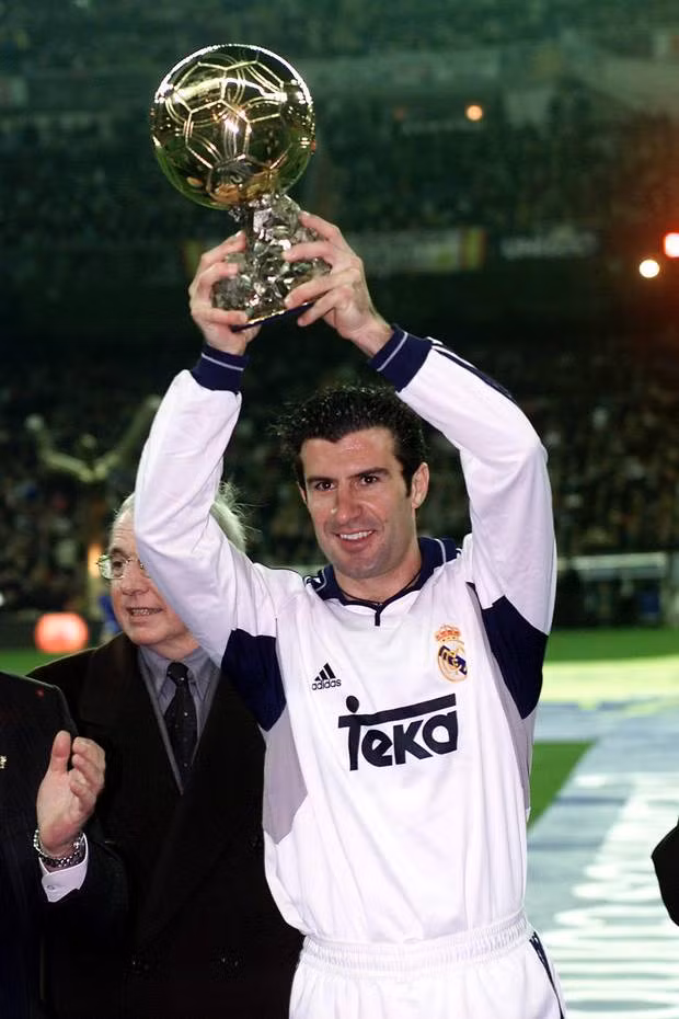 Luis Figo là người Bồ Đào Nha thứ hai nhận danh hiệu Quả bóng vàng thế giới. Đặc biệt, bằng lối chơi kỹ thuật của mình, Figo đã mang đến cho Real Madrid một mùa giải 2000 cực thành công trên phương diện nội địa cũng như những giải đấu quốc tế. Ảnh: Realmadrid.com