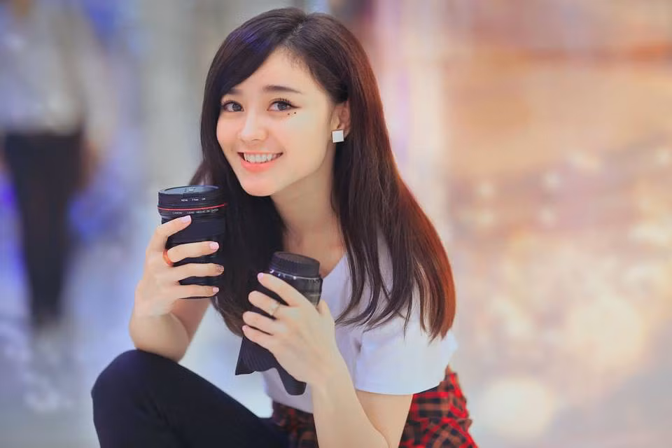 Ngoài Call me, một số bản cover khác của Ái Thiên được nhiều bạn trẻ yêu thích là: Đường một chiều, Điều khác lạ, Người Âm Phủ…