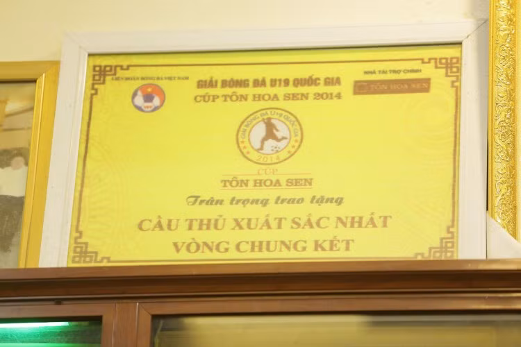 Quang Hải được nhận giải cầu thủ xuất sắc nhất từ khi còn ở đội tuyển U19 Hà Nội tham dự giải U19 toàn quốc năm 2014.