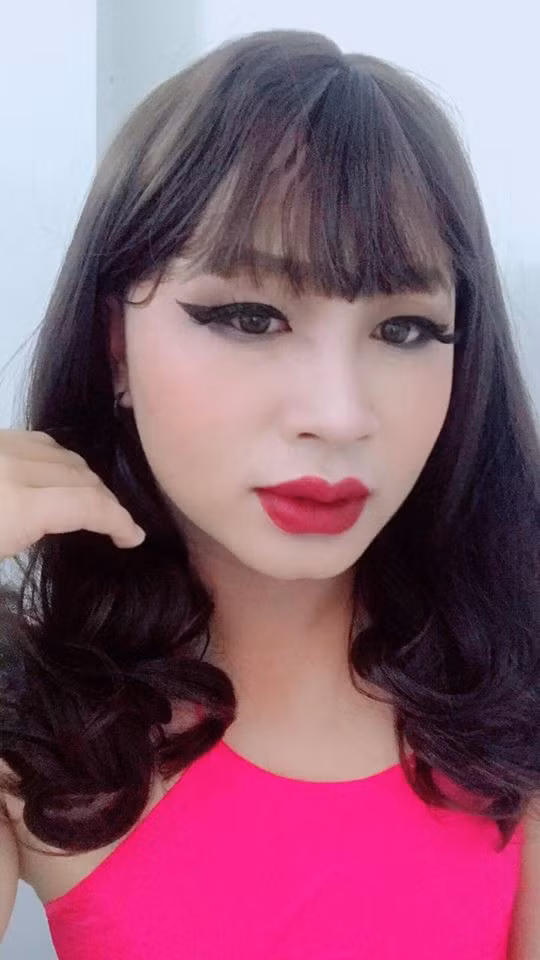 Một số người thậm chí còn thấy ghen tị vì bờ môi của thanh niên này căng mọng tự nhiên.