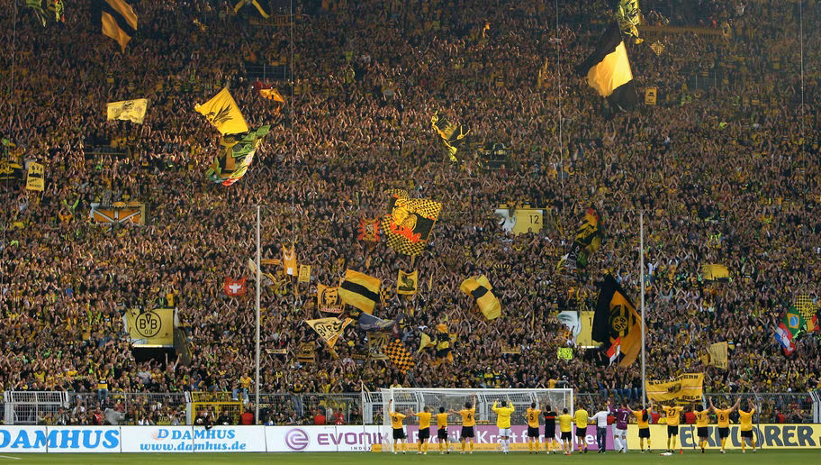 Sân nhà của CLB Borussia Dortmund luôn được đánh giá là một trong những SVĐ sôi động nhất thế giới bởi những CĐV của CLB này luôn biết cách biến khán đài trở thành những ngày hội. Theo ước tính của BQL sân Signal Iduna Park thì mùa giải vừa qua họ đã thu về hơn 54,2 triệu Euro từ tất cả các nguồn thu như bán vé hay quảng cáo...