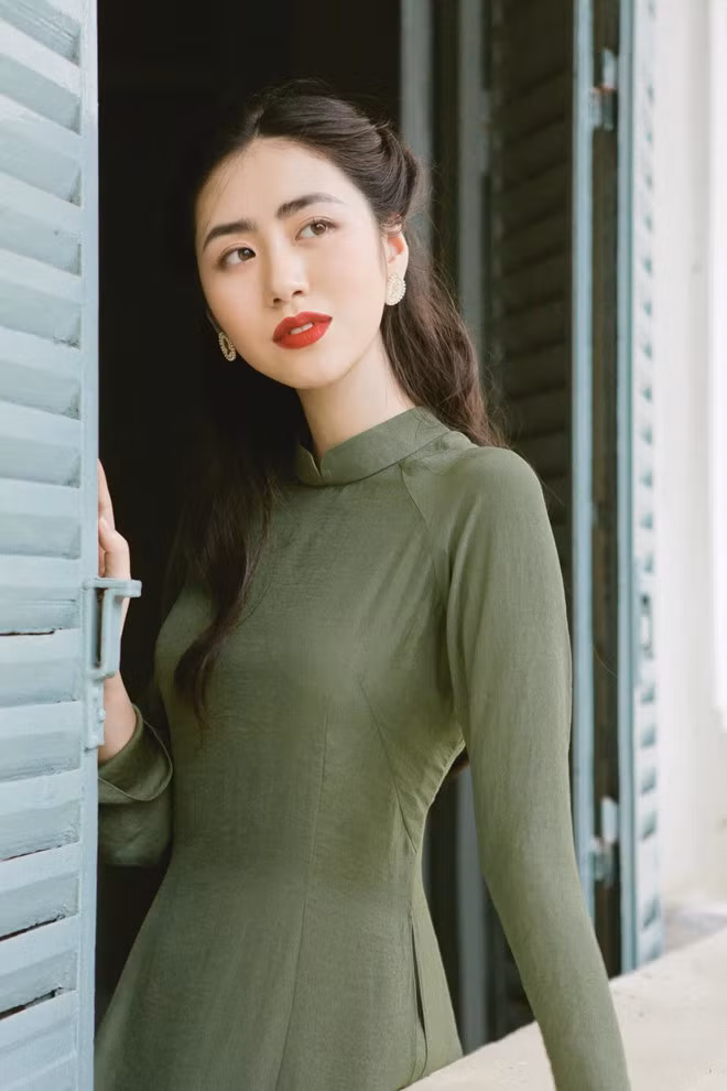 So sánh nhan sắc của Tấm và Cám cũng là chủ đề nóng đối với cư dân mạng sau khi xem MV. Nhiều người cho rằng ca sĩ Chi Pu đẹp hơn vì tạo hình rất sắc sảo, nhưng một số người lại thích vẻ đẹp nhẹ nhàng của Mai Vân Trang.