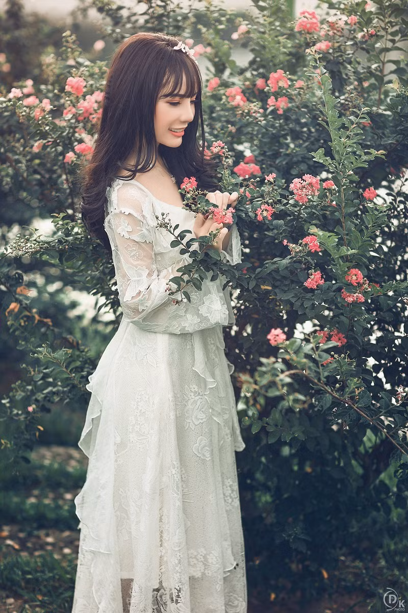 Sở hữu gương mặt xinh đẹp, vóc dáng cực chuẩn và giọng hát ngọt ngào, Trà My từng được mọi người mệnh danh là "nàng thơ" trong mắt nhiều trái tim si mê của trường Cao đẳng Nghệ thuật Hà Nội.