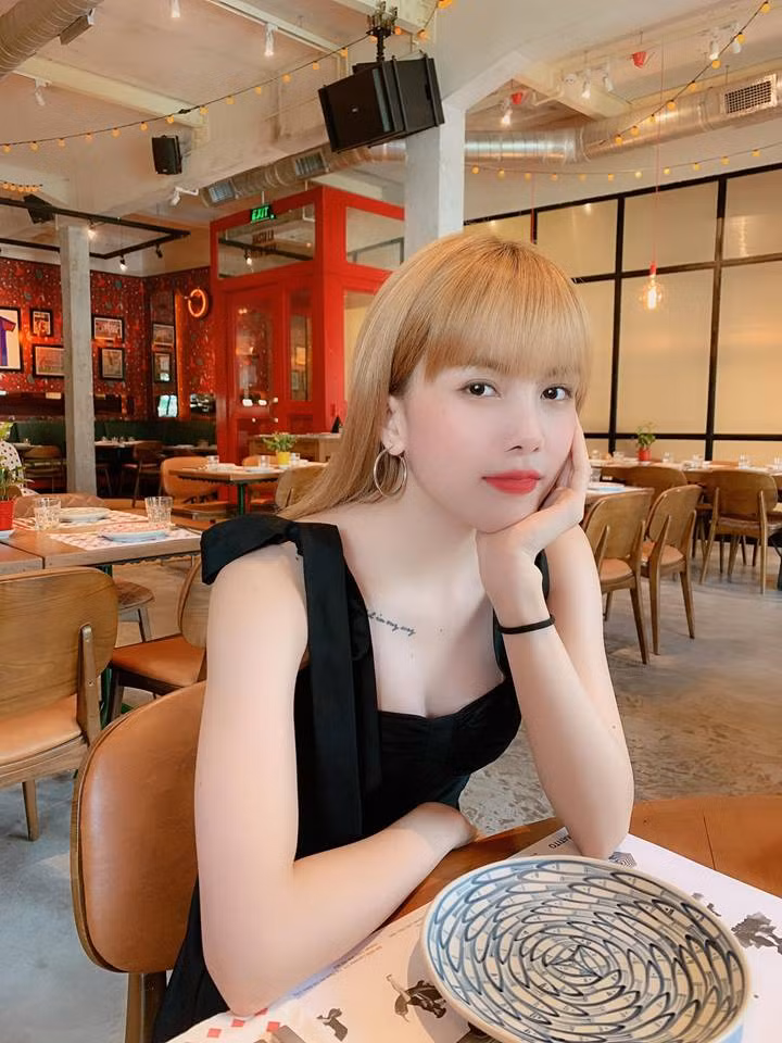 Một số fan ghen tị bình luận về vóc dáng săn chắc, đẫy đà của người đẹp :”Nuột như thế này làm sao Sơn Tùng M-TP không mê cho được”.