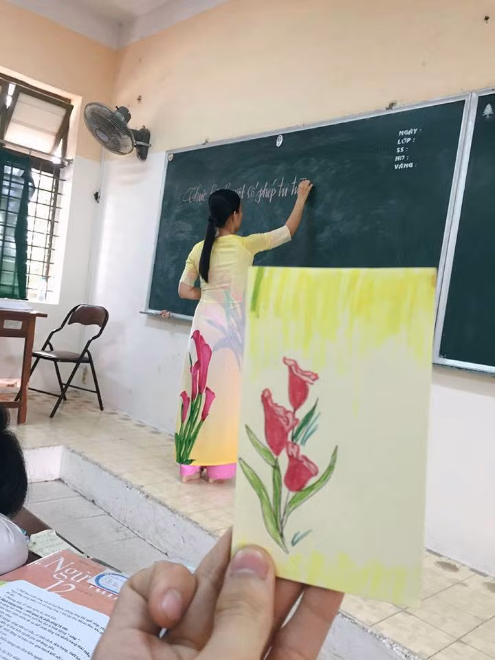 Sau ít giờ đăng tải, bộ ảnh mix đồ vật theo chủ đồ trang phục của giáo viên nhận được sự thích thú đặc biệt của dân mạng và đã có hơn 5000 lượt thích và chia sẻ.