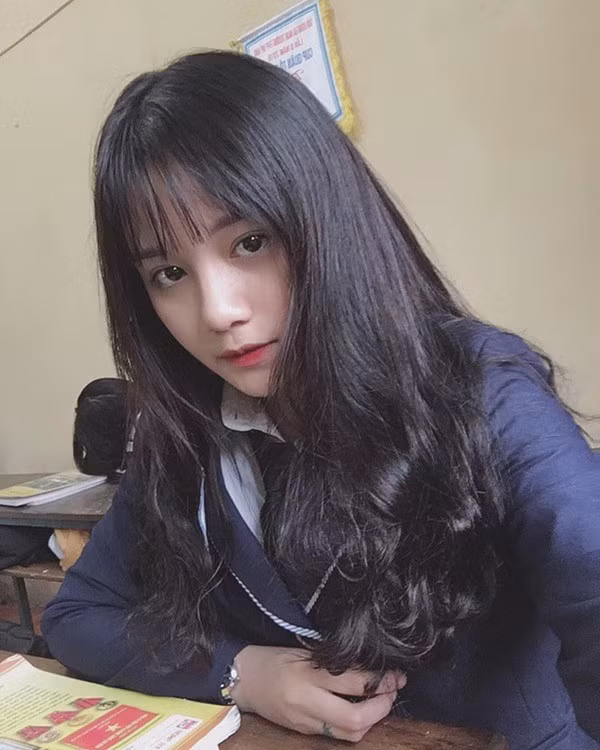Dù còn ngồi trên ghế nhà trường, nhưng mỗi tháng Việt Hà lại có thu nhập từ 8-15 triệu đồng nhờ hoạt động quảng cáo.