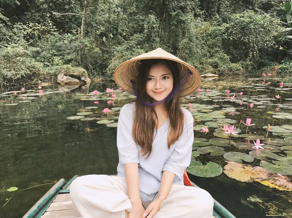Chia sẻ với bạn bè, Thu Phương cho biết sở thích của mình là viết lách và vẽ tranh. Cô bạn này cũng từng tham gia một số cuộc thi như Istar của Hoa học trò, trở thành đại sứ của trường Ams.