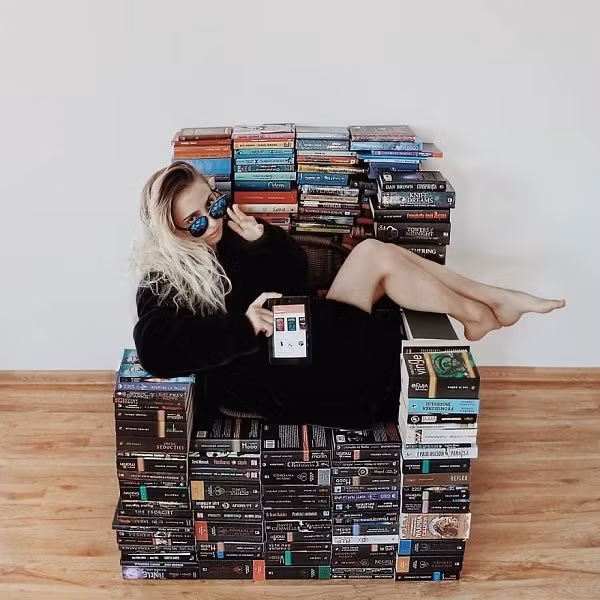 Hiện tại, tài khoản Instagram của Elizabeth đã lên tới hơn 90.000 follower và mỗi bài post ảnh chia sẻ của cô nàng đều thu về hàng nghìn lượt like, bình luận và chia sẻ.