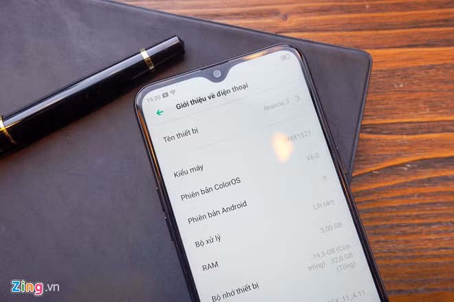 Model này sở hữu con chip MediaTek Helio P60, RAM 3 GB và bộ nhớ trong 32 GB, hỗ trợ khe cắm thẻ nhớ ngoài 128 GB. Cấu hình của máy có thể đáp ứng những tác vụ cơ bản hàng ngày và những tựa game có đồ họa trung bình.