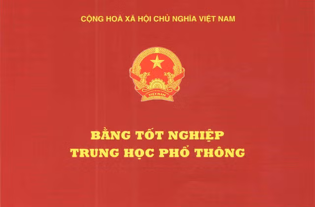 Thậm chí, nhiều dân mạng còn dẫn chứng rằng việc có đủ các loại bằng cấp chỉ để làm đẹp thêm cho CV (xin việc) chứ chẳng quyết định được đến bạn có làm được việc hay thích nghi được với môi trường làm việc mới.