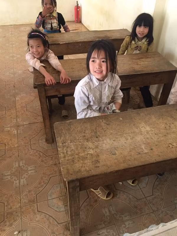 Thành viên M.T chia sẻ: 'Trẻ em vùng cao dù sống thiếu thốn nhưng vẫn rất đẹp, đẹp một cách giản dị và hiền lành. Mong rằng các em sẽ luôn giữ được nét thơ ngây như thế!'.