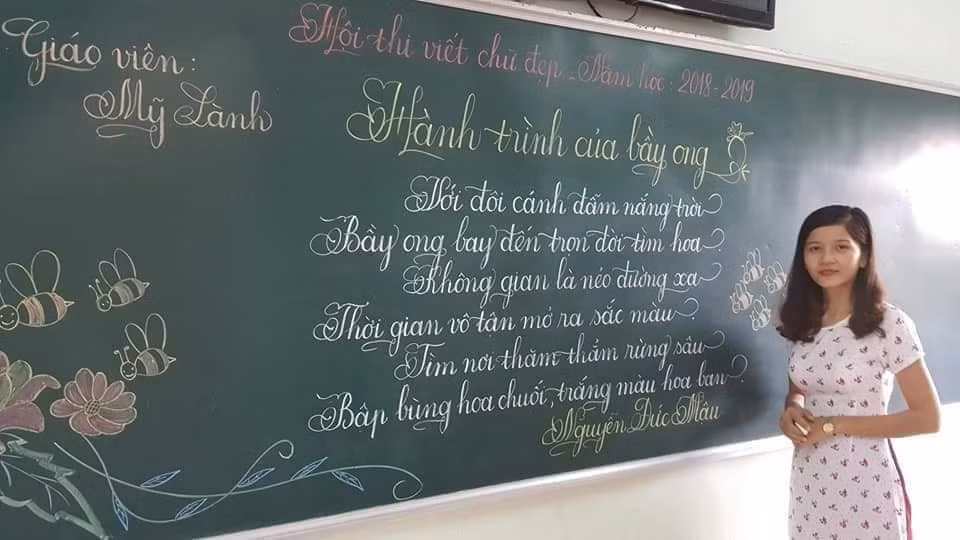 Mỗi bài thơ với chủ đề con người, quê hương, đất nước đều được họa thêm hoạt cảnh, "font chữ" cũng được các nữ giáo viên tùy biến cho phù hợp và vô cùng sinh động