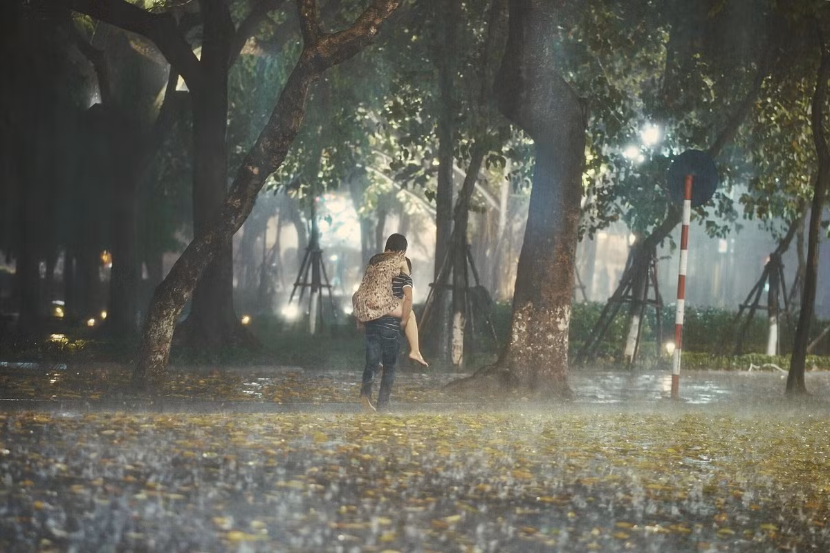 Dan mang thich thu khoe anh tam trang Ha Noi dem gio mua ve