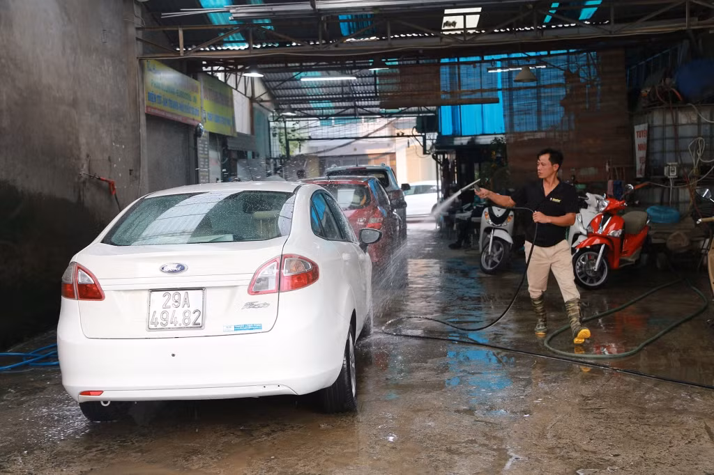 Dù công việc vất vả, phải hoạt động với cường độ cao suốt cả ngày trời, nhưng thu nhập đối với những dịch vụ ngày Tết là nguồn động viên những người lao động". Anh Hải cho biết thêm.
