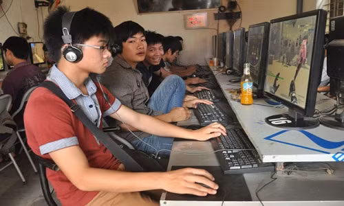 Nghien game, nu sinh lop 9 muon lam... “nu hoang tinh duc