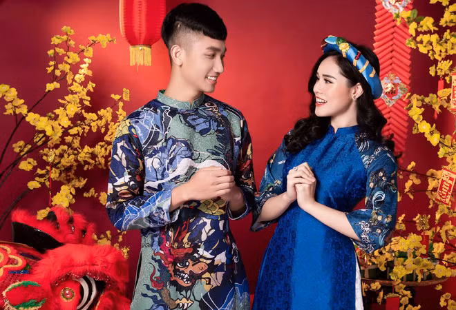 Bên cạnh đó, có nhiều người còn nhận xét Trọng Đại make up hơi đậm, rõ nhất là đôi lông mày sắc sảo, đậm nét chẳng thua gì bạn gái ngồi cạnh.